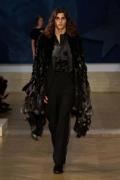 Look 49
